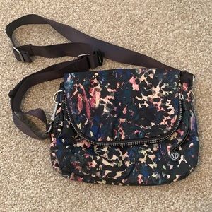 Lululemon party om crossbody bag